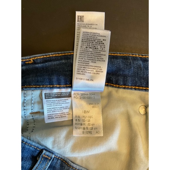 Levis Boyfriend Jeans Womens 18W Medium Wash Distressed Denim Relaxed Fit - Picture 11 of 11